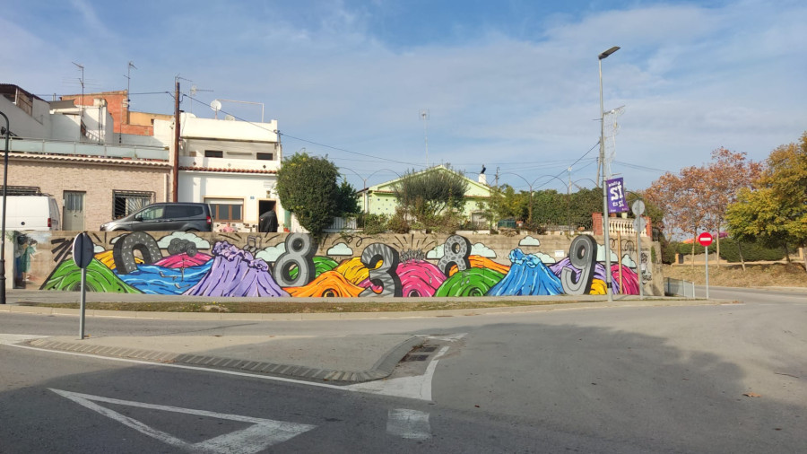 Mural a l'entrada de Sant Lluís